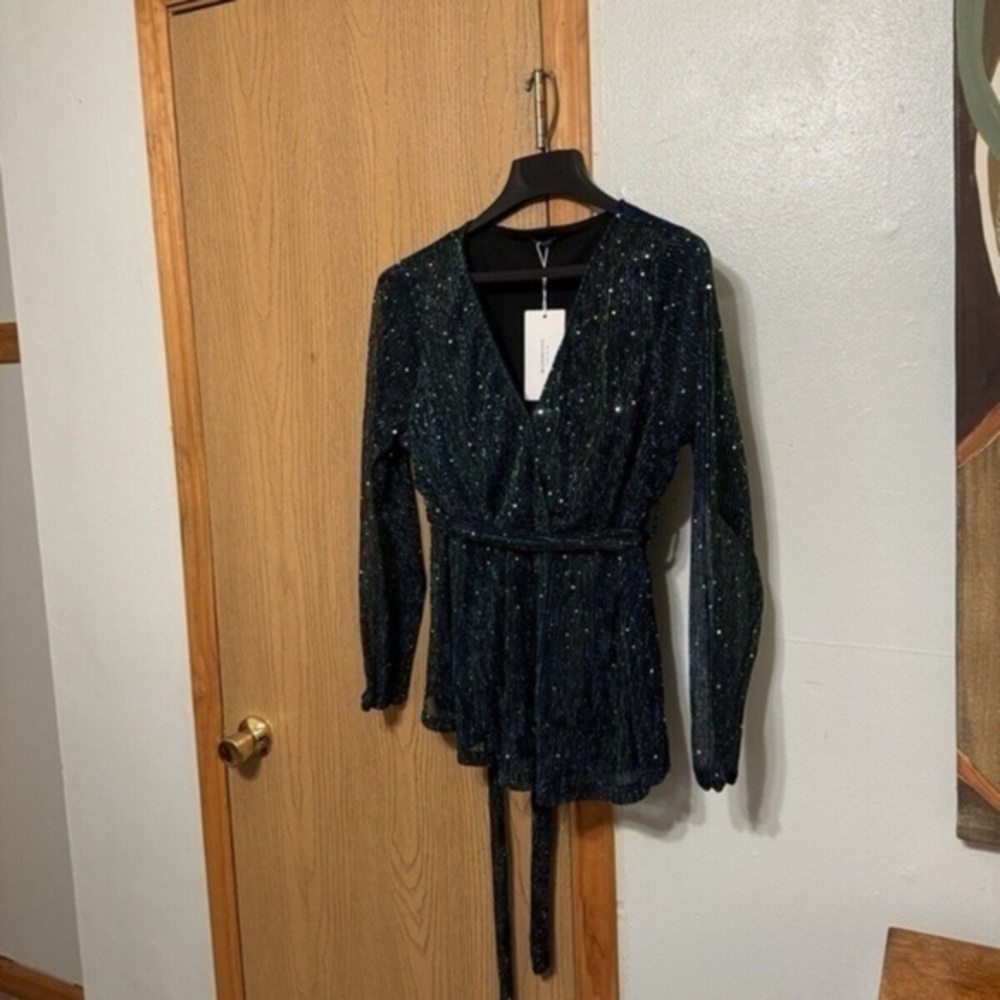 BloomChic NWT Size 12 w/Metallic & Sequin Accents Long Sleeve Belted Peplum Top